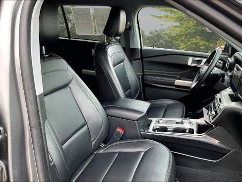 Certified 2023 Ford Explorer XLT w/ Equipment Group 202A AWD/4WD image 7