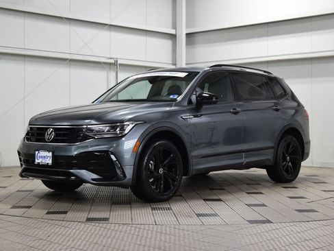 Used 2023 Volkswagen Tiguan SE R-Line AWD/4WD image 3