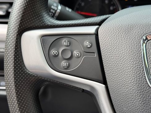 Used 2023 GMC Acadia SLE w/ Driver Convenience Package image 16