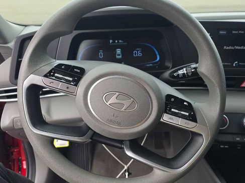 Used 2024 Hyundai Elantra SE FWD image 12