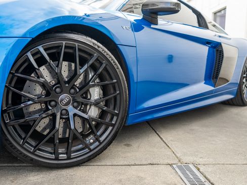Used 2017 Audi R8 V10 plus AWD/4WD image 4