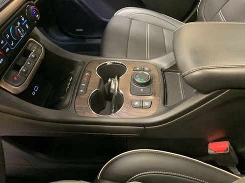 Used 2021 GMC Acadia Denali w/ Denali Technology Package image 47