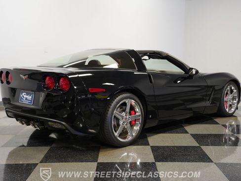 Used 2007 Chevrolet Corvette Coupe w/ Performance Package RWD image 13