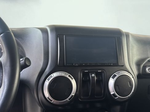 Used 2015 Jeep Wrangler Sahara w/ Connectivity Group AWD/4WD image 20