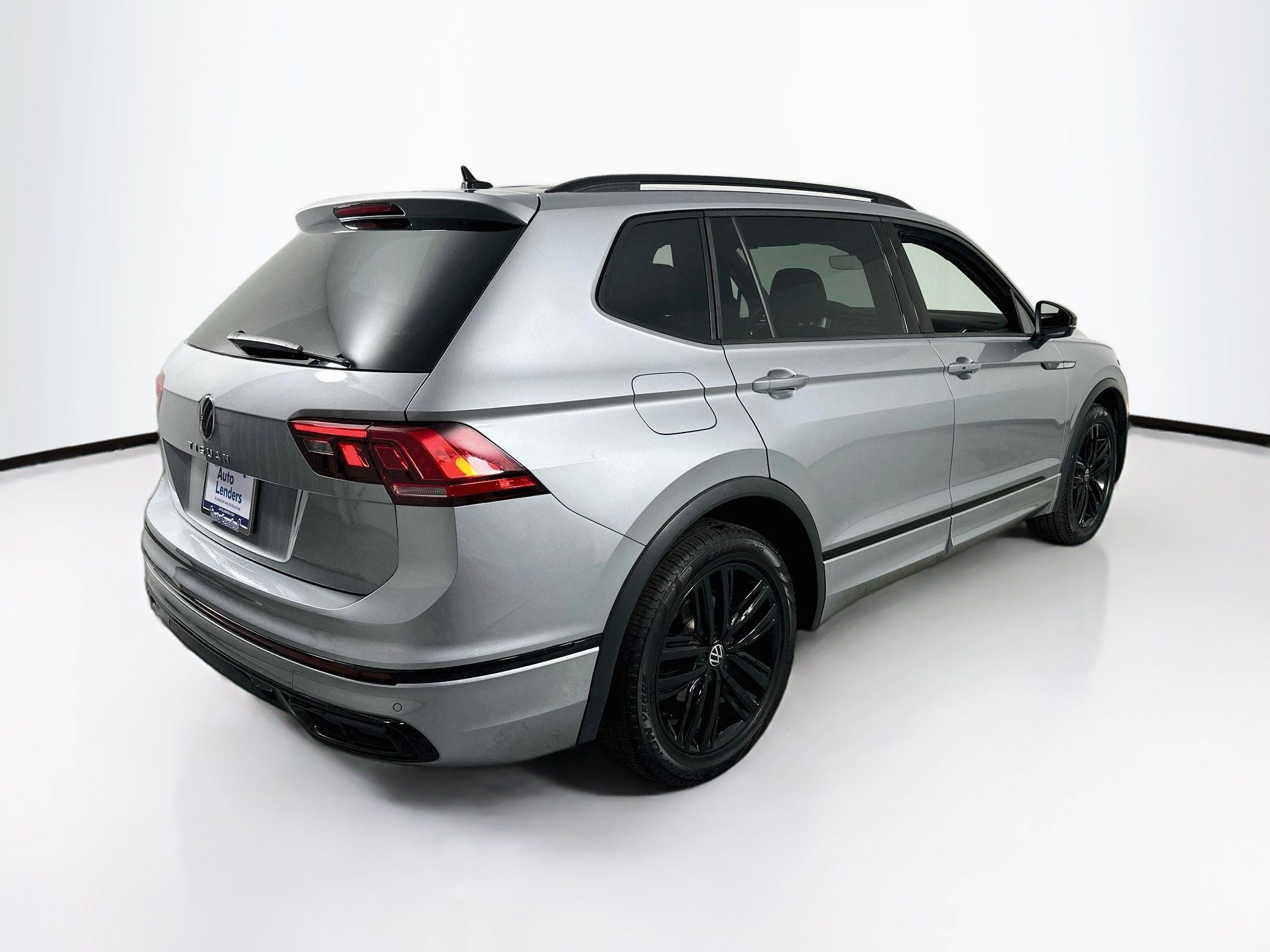 Used 2022 Volkswagen Tiguan SE R-Line FWD image 5