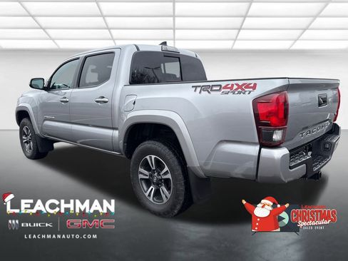 Used 2019 Toyota Tacoma TRD Sport image 7