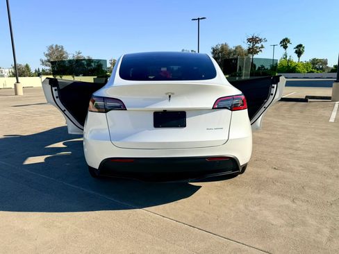 Used 2025 Tesla Model Y Long Range AWD/4WD image 48