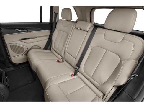 Used 2023 Jeep Grand Cherokee Altitude AWD/4WD image 8
