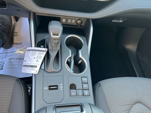 New 2024 Toyota Highlander FWD image 20
