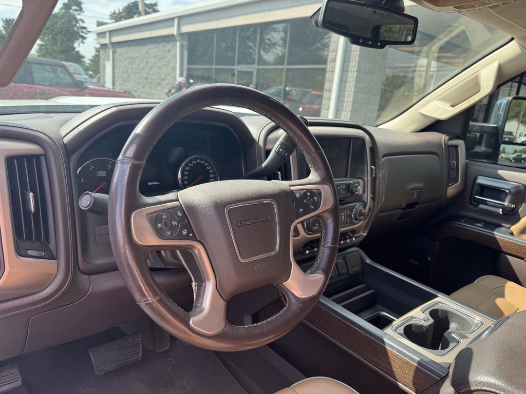 Used 2017 GMC Sierra 2500 Denali w/ Duramax Plus Package AWD/4WD image 4