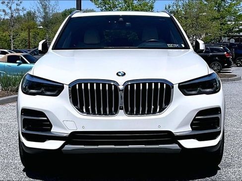 Used 2022 BMW X5 xDrive40i w/ Parking Assistance Package AWD/4WD image 12