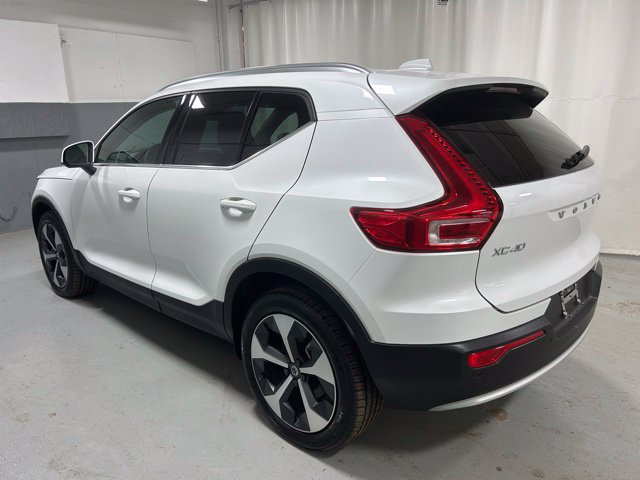 Certified 2025 Volvo XC40 B5 Plus AWD/4WD image 2