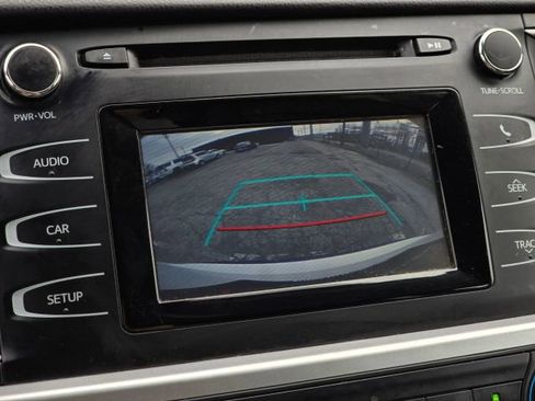 Used 2018 Toyota Highlander LE image 26