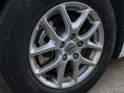 Used 2023 Chrysler Voyager LX image 11