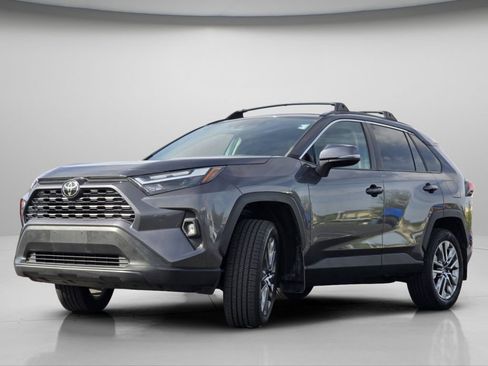 Used 2022 Toyota RAV4 XLE Premium AWD/4WD image 18