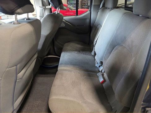 Used 2021 Nissan Frontier SV w/ SV Utility Package image 10