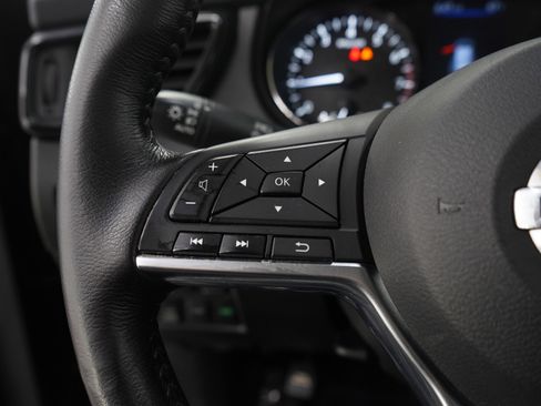 Used 2018 Nissan Rogue SV w/ Sun & Sound Touring Package image 27