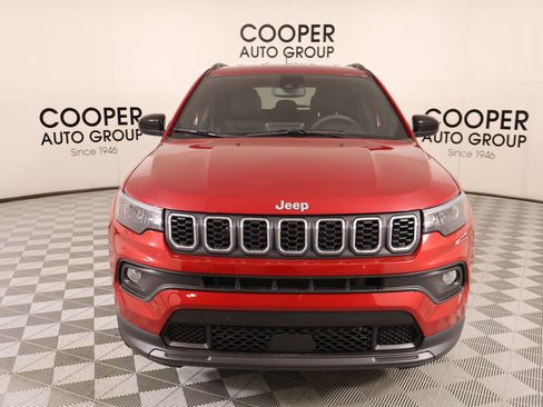 Used 2025 Jeep Compass Latitude image 9