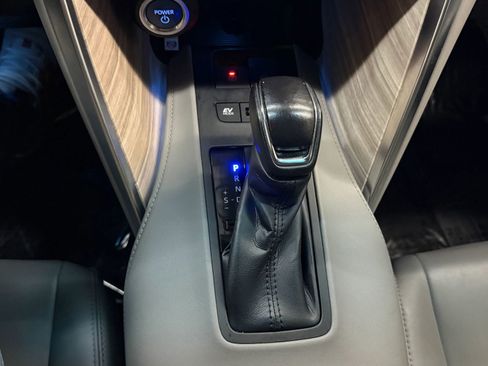 Used 2022 Toyota Venza XLE image 34