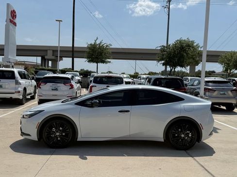 Used 2026 Toyota Prius FWD image 5