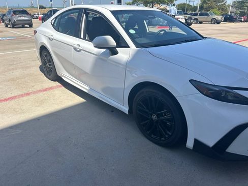 Used 2025 Toyota Camry SE w/ Convenience Package AWD/4WD image 4