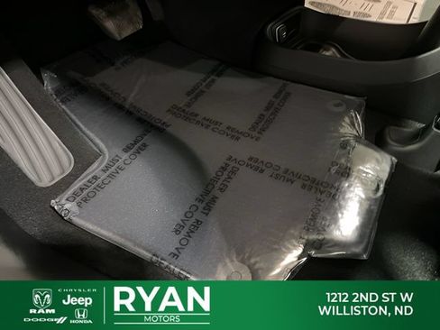New 2026 Chrysler Pacifica Select AWD/4WD image 23