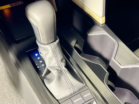Used 2025 Toyota Camry SE FWD image 24