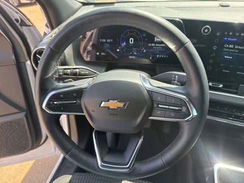 Used 2025 Chevrolet Equinox LT FWD image 13