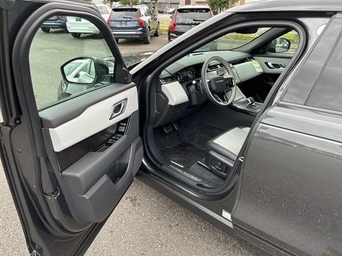 New 2026 Land Rover Range Rover Velar Dynamic SE image 10