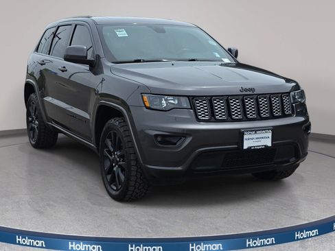 Used 2018 Jeep Grand Cherokee Altitude AWD/4WD image 4