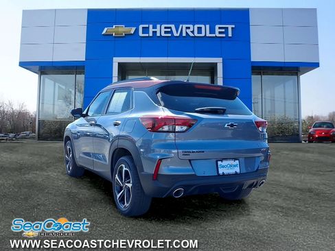 Certified 2022 Chevrolet TrailBlazer RS w/ Sun and Liftgate Package AWD/4WD image 4