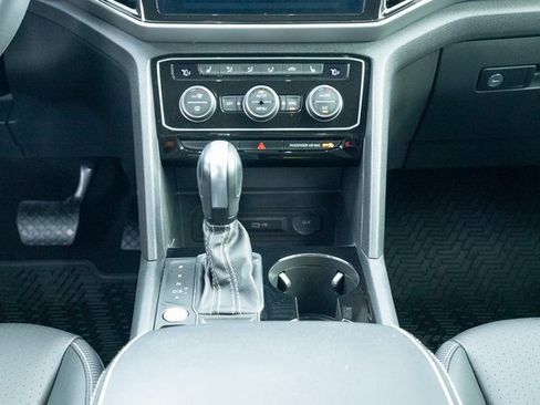 Used 2023 Volkswagen Atlas Cross Sport SE image 32