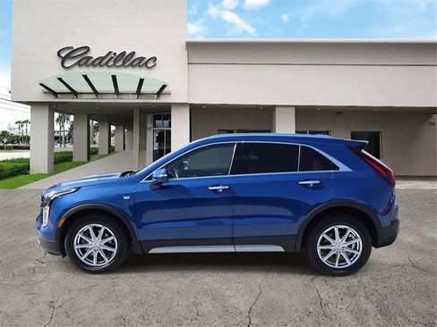 Used 2023 Cadillac XT4 Premium Luxury image 2