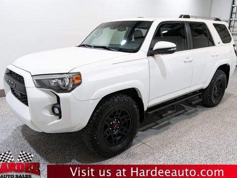 Used 2022 Toyota 4Runner SR5 Premium w/ Moonroof Package RWD image 2