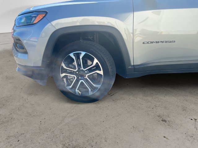 Used 2024 Jeep Compass Limited w/ Sun and Sound Group AWD/4WD image 14
