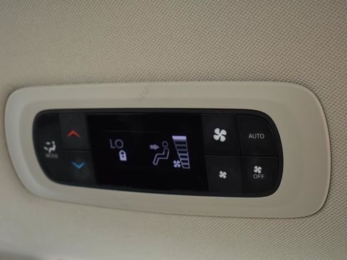 Used 2023 Chrysler Pacifica Touring-L FWD image 60