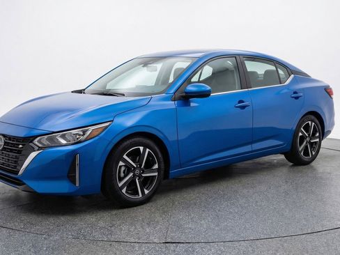 Used 2025 Nissan Sentra SV FWD image 3
