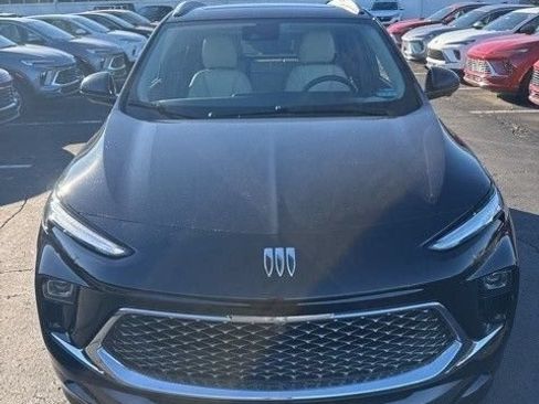 Used 2024 Buick Encore GX Avenir w/ Avenir Technology Package FWD image 3