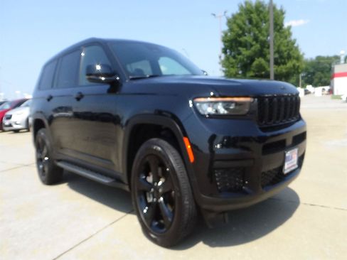 Certified 2025 Jeep Grand Cherokee L Altitude AWD/4WD image 4