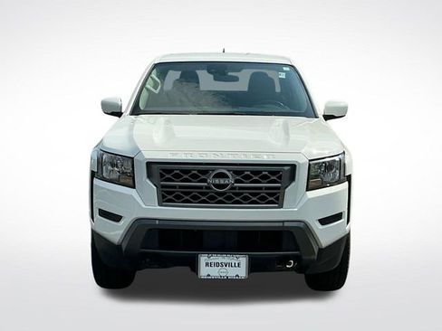 Used 2024 Nissan Frontier SV image 9