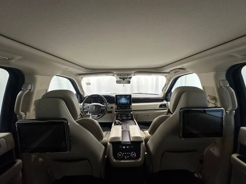 Used 2020 Lincoln Navigator Reserve w/ Luxury Package image 18