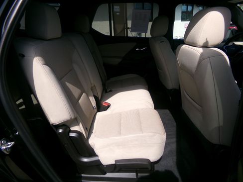 Used 2022 Chevrolet Traverse LS AWD/4WD image 33