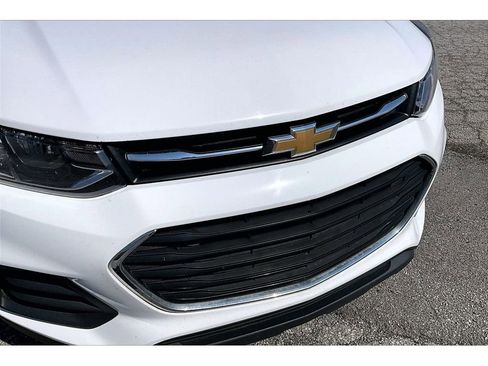 Used 2020 Chevrolet Trax LS w/ Tint and Cruise Package FWD image 32
