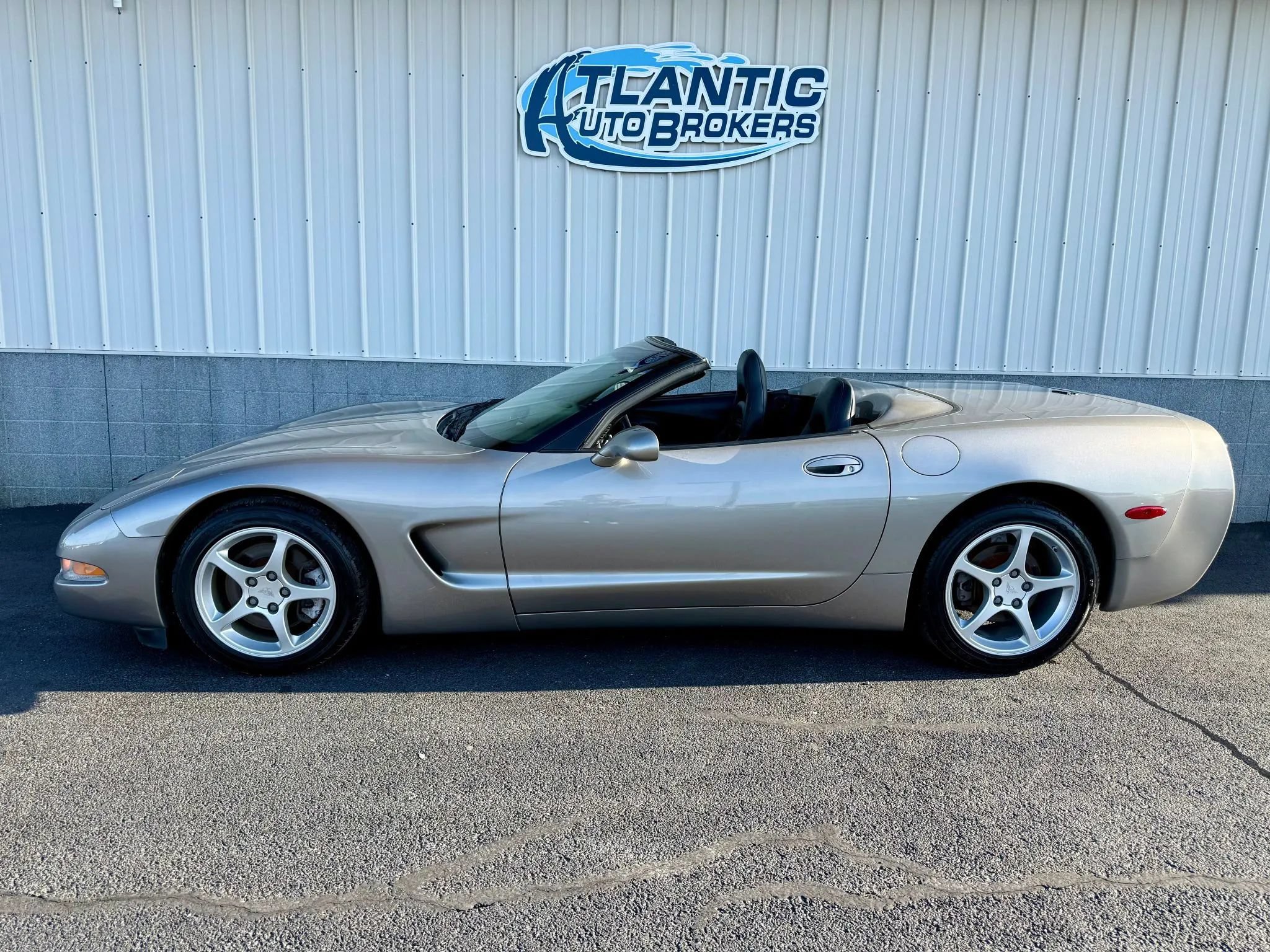 Used 2001 Chevrolet Corvette Convertible w/ Preferred Equipment Group2 RWD image 3