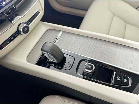 Used 2025 Volvo XC60 B5 Plus w/ Protection Package Premier image 15