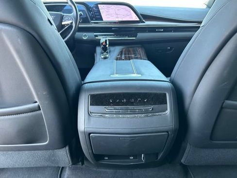 Used 2023 Cadillac Escalade Premium Luxury AWD/4WD image 25