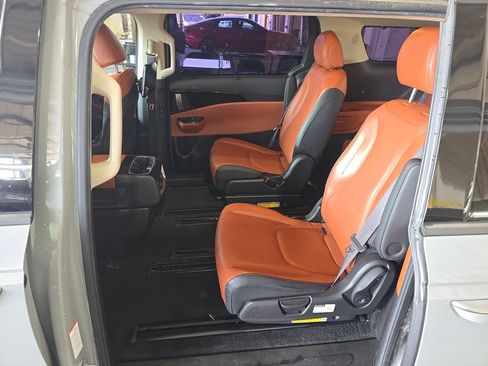 Used 2022 Kia Carnival SX FWD image 8