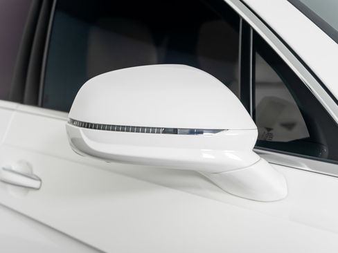 Used 2023 Bentley Bentayga Extended Wheelbase image 27