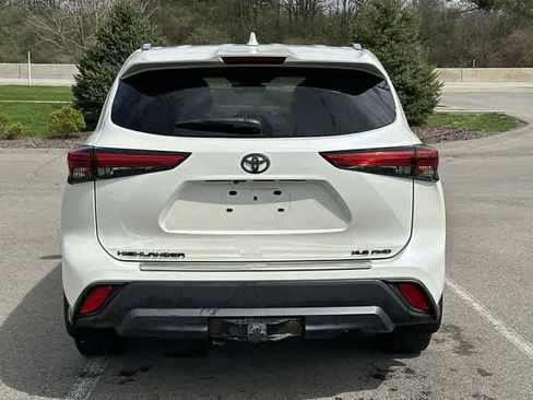 Used 2020 Toyota Highlander XLE image 4