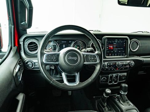 Used 2022 Jeep Wrangler Unlimited Sahara w/ LED Lighting Group AWD/4WD image 33
